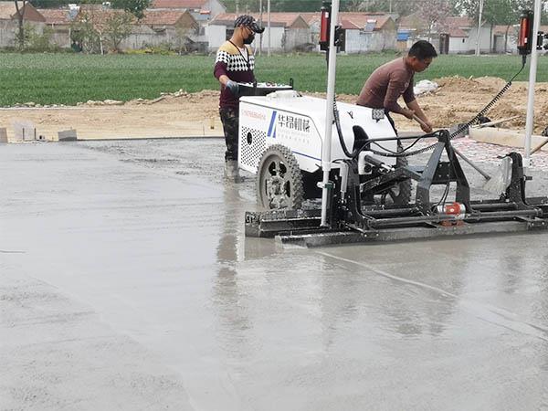 設(shè)置碎石類或結(jié)合料（水泥、石灰、瀝青等）穩(wěn)定土（或粒料）類基層