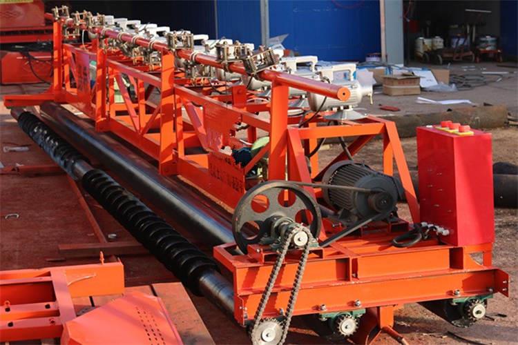 水泥混凝土整平機找平的時候是不需要拉控制線的，也不需要支側(cè)模版來控制地面的標高