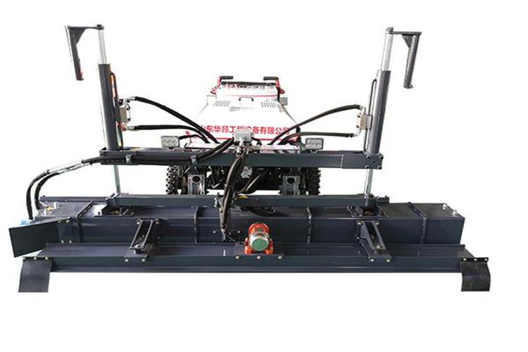 滑模攤鋪機雖然有許多優(yōu)勢，但它受許多客觀條件制約，如拌和料產(chǎn)量及水灰比，現(xiàn)場施工面積、運輸能力等