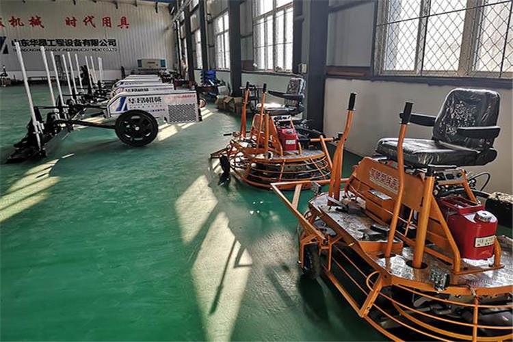 在雨季時(shí)如果碰到室內(nèi)施工，混凝土整平機(jī)發(fā)動(dòng)機(jī)不易啟動(dòng)的毛病，有時(shí)即使勉強(qiáng)啟動(dòng)起來(lái)