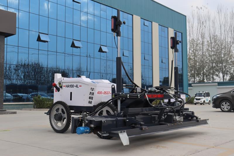 四輪后座式液壓振動(dòng)激光整平機(jī)